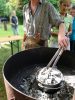 Backen am Kohlemeiler