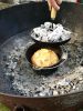 Backen am Kohlemeiler